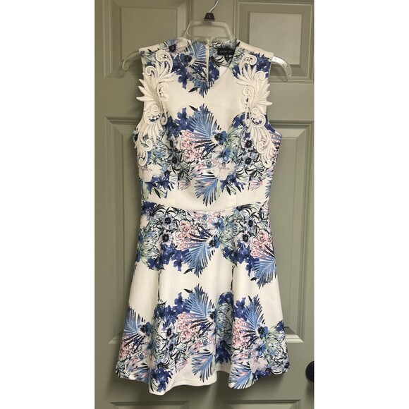 SISTER JANE Dress Size Medium White Blue Floral Sleeveless Fit Flare Mini Lace - Picture 1 of 12